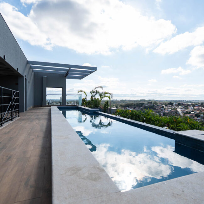 Piscina com borda infinita